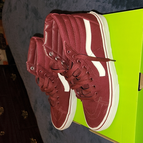 🌹🎉Host Pick🎉🌹Like New!! VANS BURGUNDY HIGHTOPS - Picture 2 of 8
